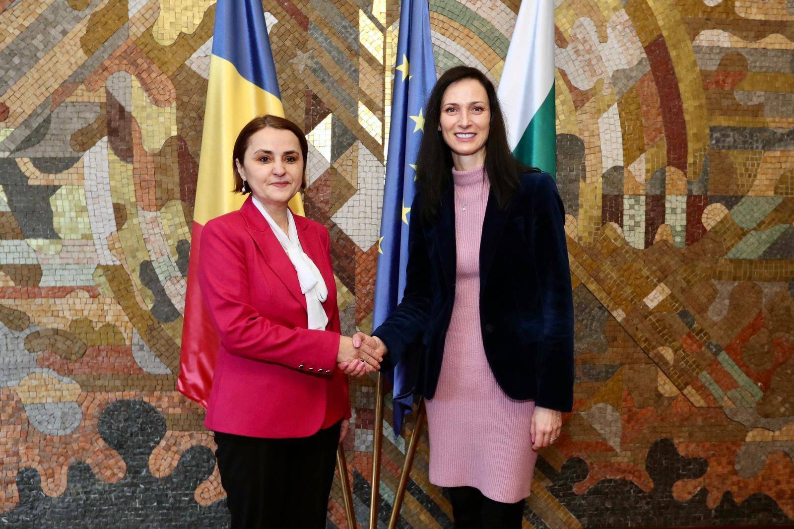 Мария Габриел и министърът на външните работи на Румъния Луминица Одобеску
